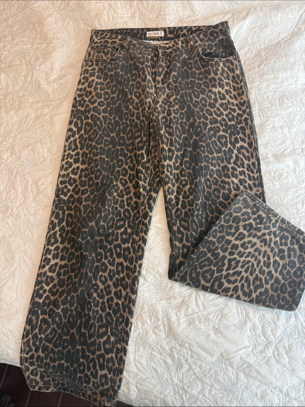 Chic Leopard Print Jeans
